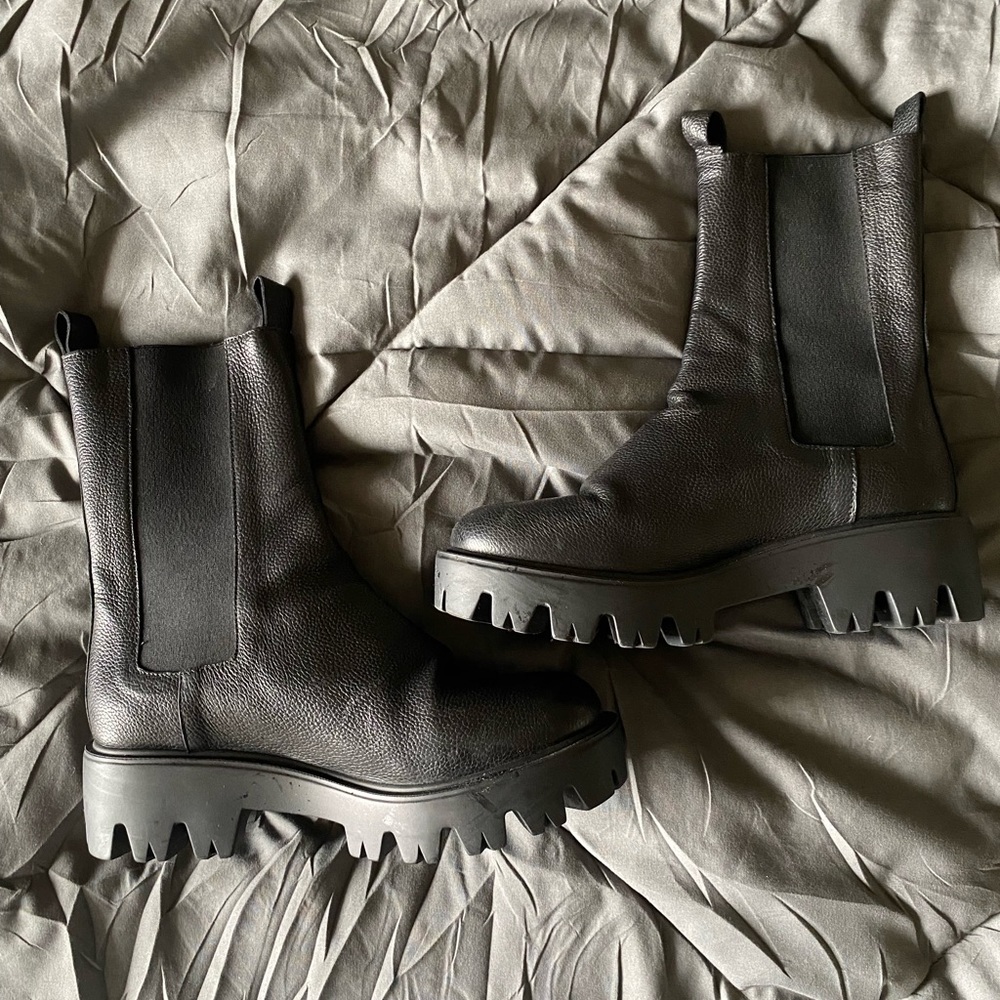 Charles David Harrow Bootie size 38
